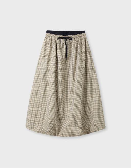 Stradivarius Check print balloon maxi skirt in beige, 6 of 7