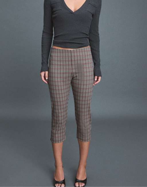 Stradivarius Check print capris in ecru, 2 of 7