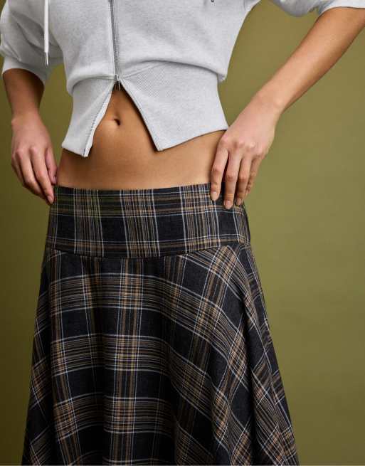 Stradivarius Checked midi skirt with pointed hem in dark grey, 4 of 7