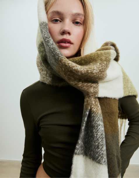 Stradivarius Checked scarf in khaki - view 1