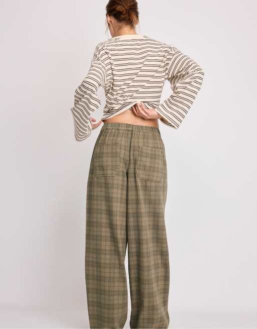 Stradivarius Checked wide straight-leg trousers in beige, 2 of 6