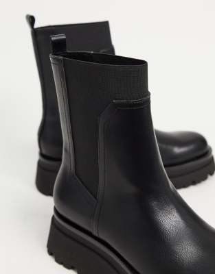 Stradivarius - Chelsea boots met dikke zool in zwart | ASOS