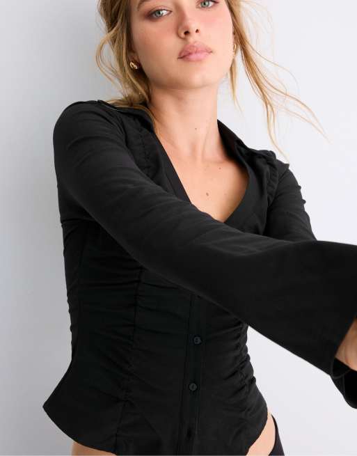 Stradivarius chemise à col V froncée noire, 5 de 5