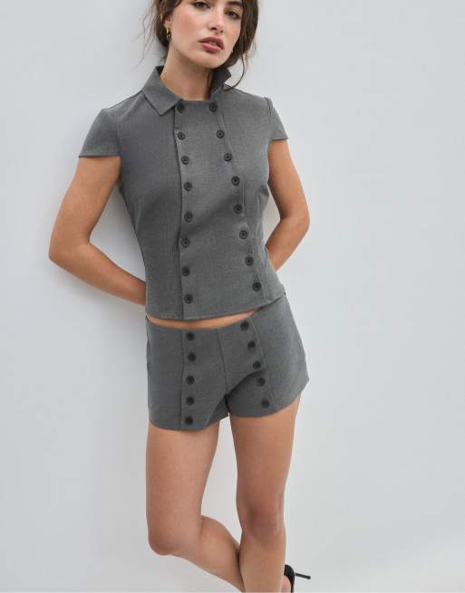 Stradivarius chemise à double boutonnage à manches courtes en gris foncé, 2 de 7