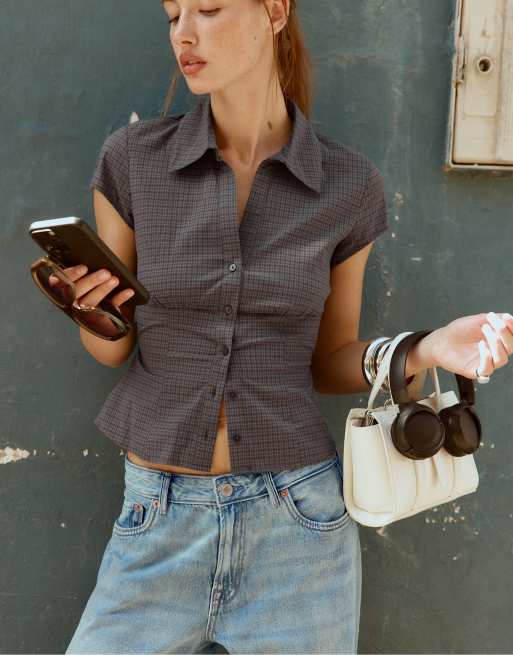 Stradivarius chemise à manches courtes avec couture sous la poitrine en gris foncé, 5 de 7