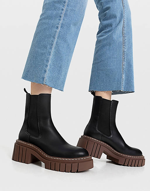 Shoes Boots/Stradivarius chunky chelsea boot with contrast brown sole in black 