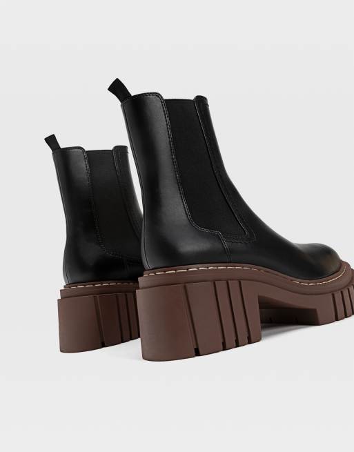 Stradivarius chunky chelsea boot with contrast brown sole in black