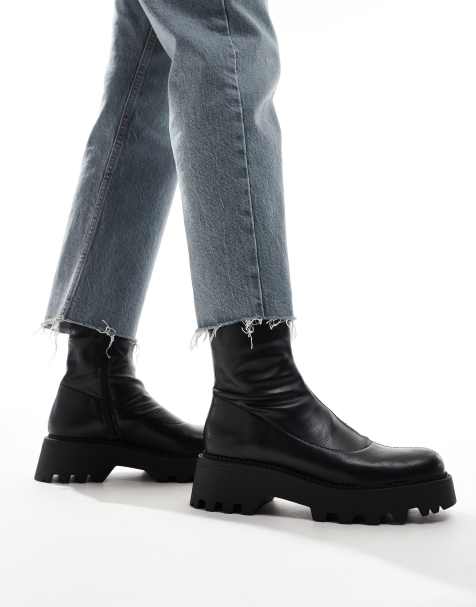 Stradivarius chunky flat boot in black - view 1