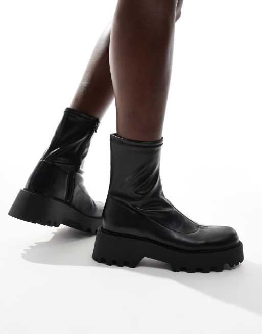 Stradivarius chunky flat boots in black ASOS - Main Image