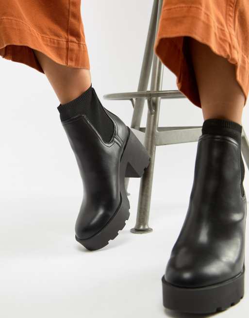 stradivarius pull on chelsea boots in black