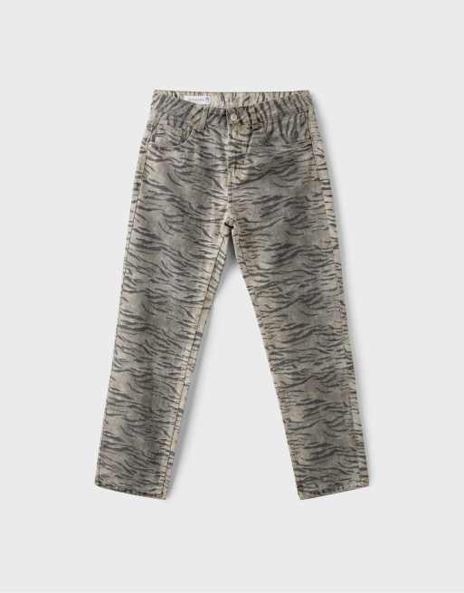 Stradivarius Cigarette print jeans in vanilla, 6 of 7
