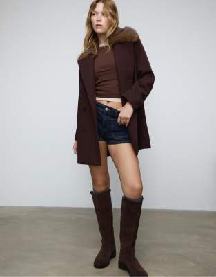 Stradivarius Coat with faux fur collar with felt texture in brown