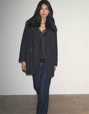 Stradivarius Coat with faux fur collar with felt texture in navy blue