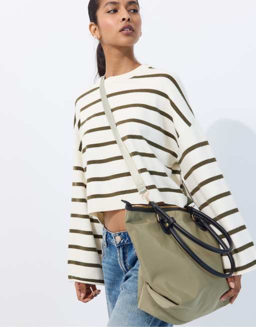 Stradivarius Contrast crossbody shopper bag in khaki, 3 of 4