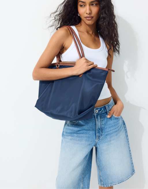 Stradivarius Contrast crossbody shopper bag in navy blue, 2 of 4