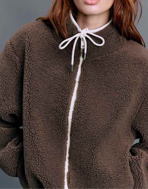 Stradivarius Contrast faux shearling jacket in brown, 4 of 7