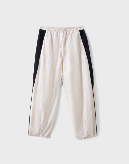 Stradivarius Contrast jogger trousers in ecru, 6 of 7