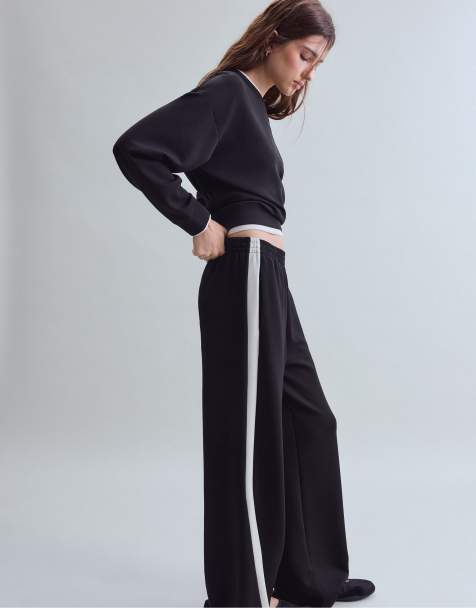 Stradivarius Contrast oversize sweatshirt in black - view 1