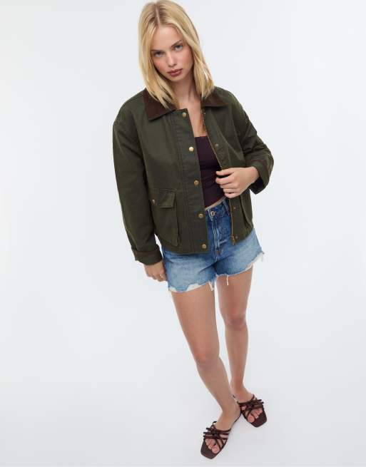 Stradivarius Contrast short waxed parka in khaki, 4 of 4