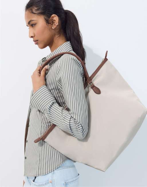 Stradivarius contrasterende crossbody shopper in stone, 2 van 4