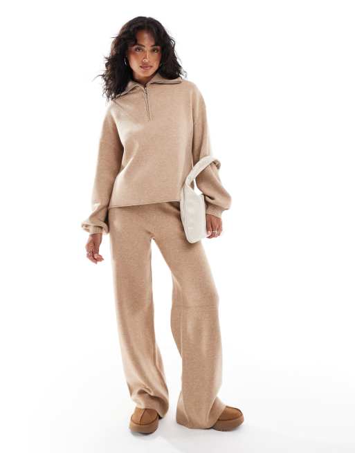 Stradivarius - Coordinato beige con maglione con zip corta e pantaloni