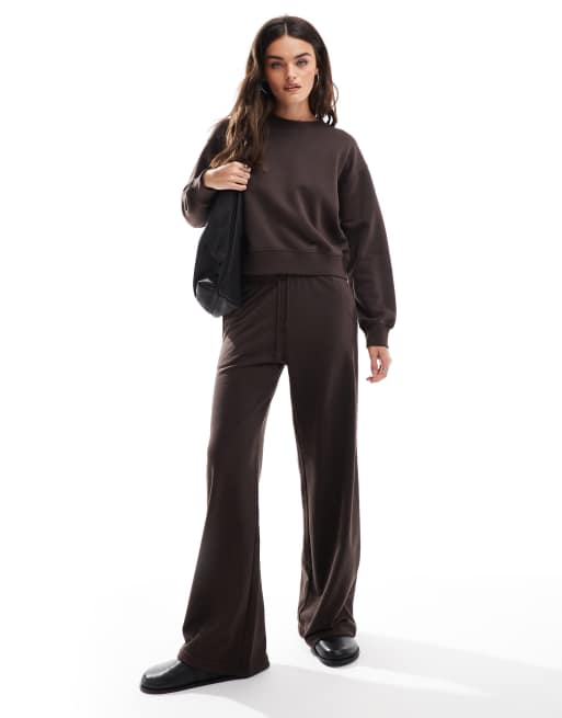 Stradivarius - Coordinato color cioccolato con felpa con scollo rotondo e joggers