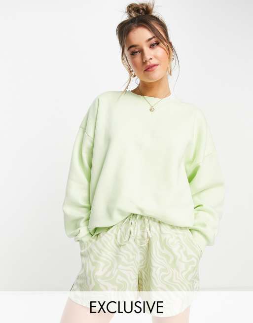 Apple 2025 green sweatshirt