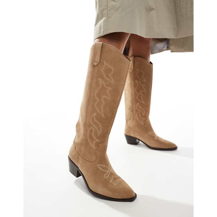 Stradivarius – Cowboy-Stiefel aus Leder in Beige ASOS