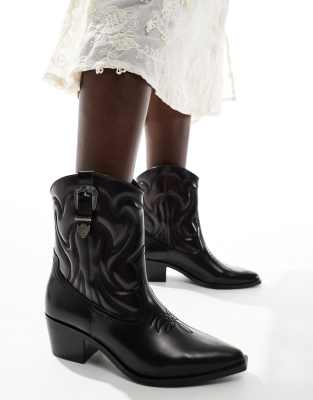 Stradivarius - Cowboy-Stiefeletten in Schwarz mit Schnallendetail