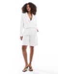 [Stradivarius] Stradivarius crinkle cropped blazer in white (part of a set) S WHITE