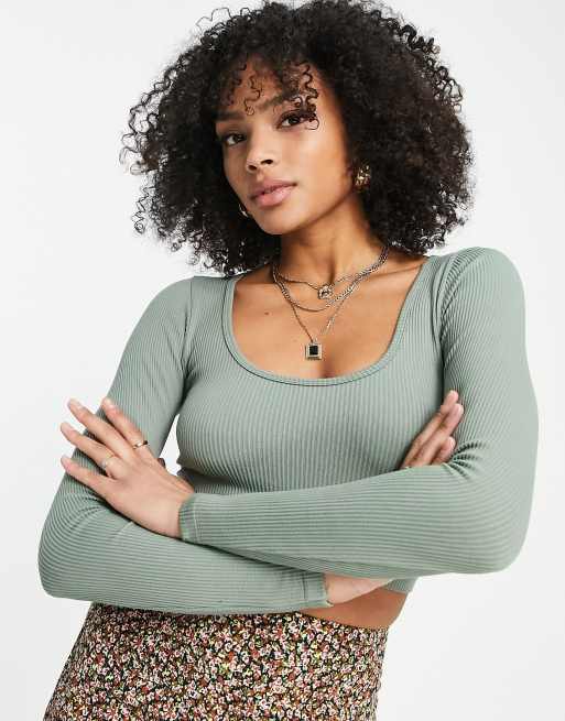 Stradivarius - Crop top con scollo rotondo senza cuciture color oliva