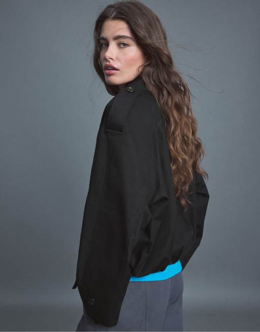 Stradivarius Cropped balloon trench coat with shawl collar in black, 3 of 7
