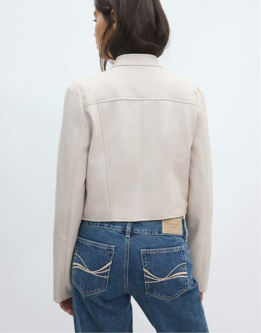 Stradivarius cropped bikerjack met leerlook in ecru, 3 van 7