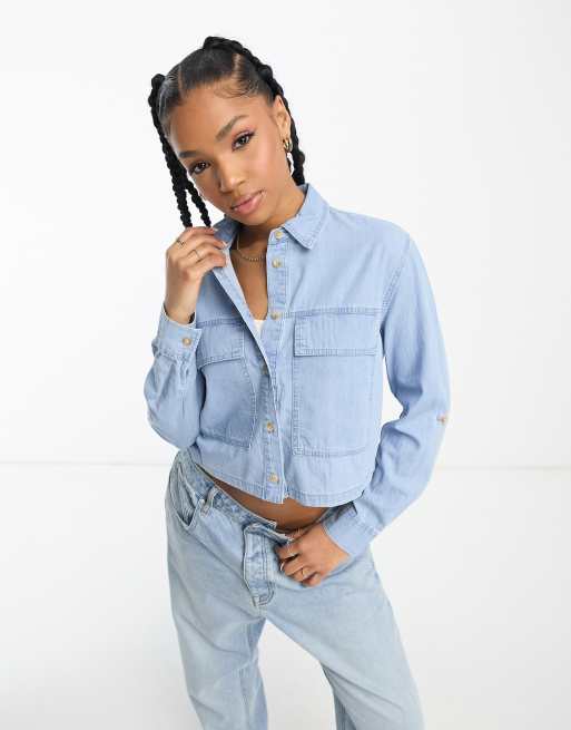 Stradivarius - Cropped denim cargo-overhemd in lichtblauw 