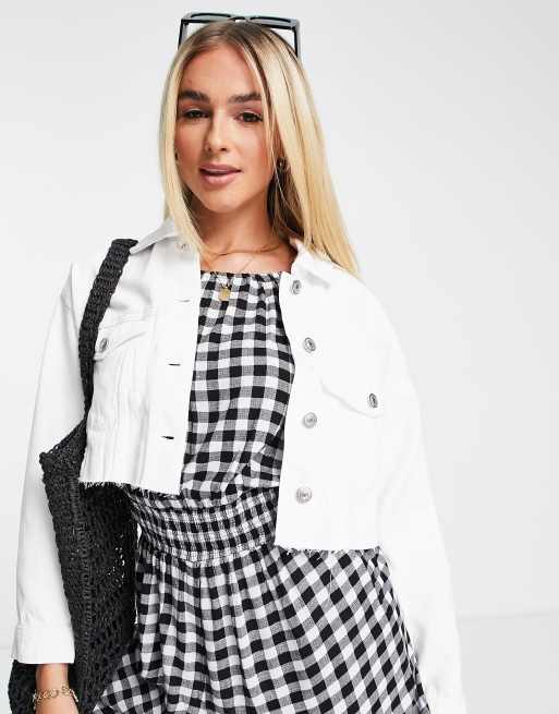 Stradivarius - Cropped denim jack met onafgewerkte zoom in wit