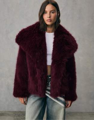 Stradivarius Cropped faux fur jacket in burgundy-Red