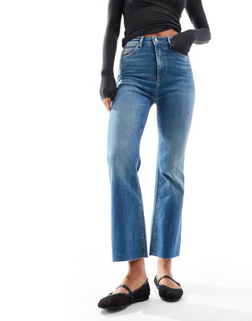 Stradivarius cropped flare jean in medium wash blue