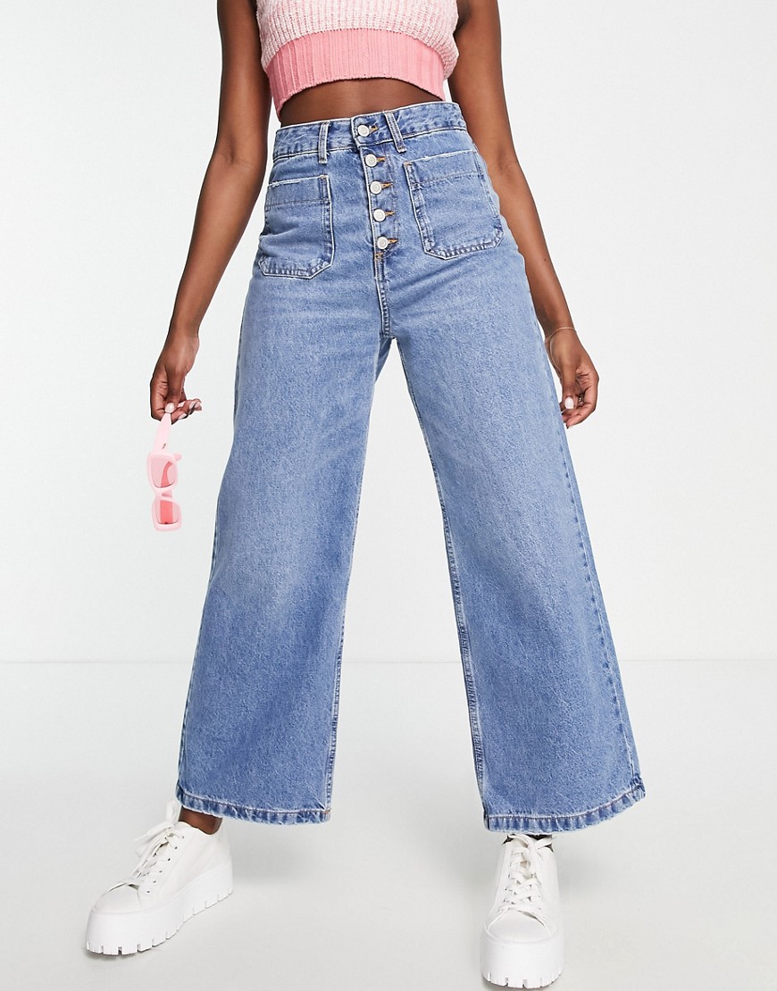 Stradivarius cropped flare jean with front pocket in mid wash-Blue