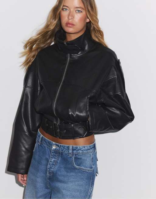 Stradivarius cropped jack met riem in zwart, 2 van 7