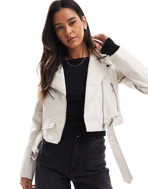 Stradivarius - Cropped jack van imitatieleer in ecru - view 1