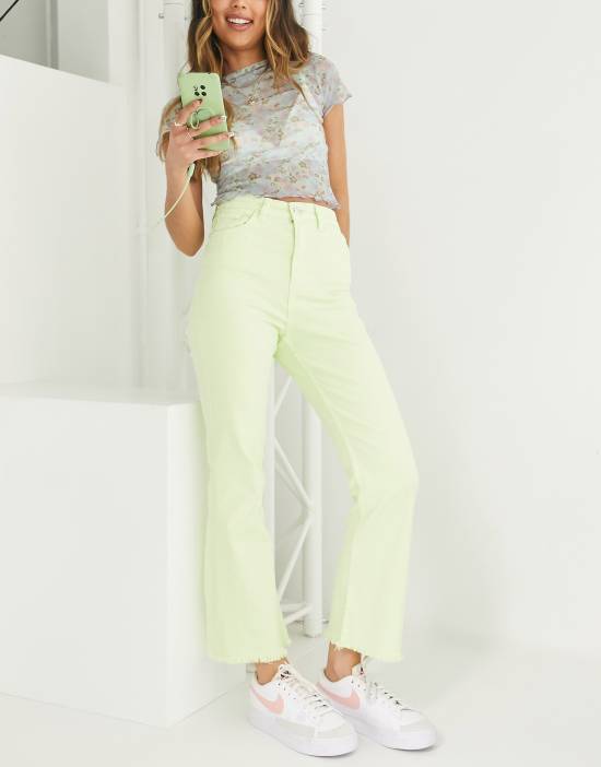 https://images.asos-media.com/products/stradivarius-cropped-jean-with-frayed-hem-in-washed-lime/202645240-1-limegreen?$n_550w$&wid=550&fit=constrain