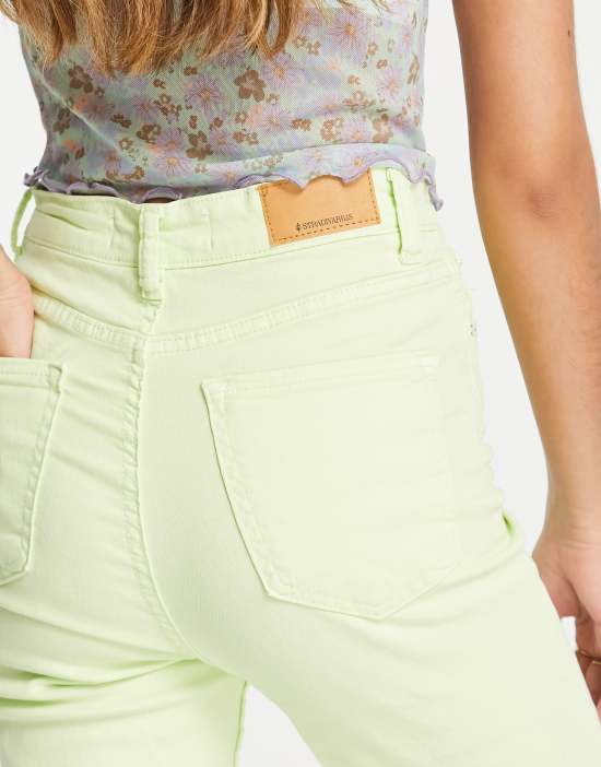 https://images.asos-media.com/products/stradivarius-cropped-jean-with-frayed-hem-in-washed-lime/202645240-3?$n_550w$&wid=550&fit=constrain