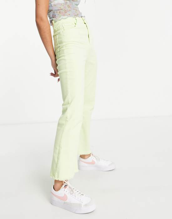 https://images.asos-media.com/products/stradivarius-cropped-jean-with-frayed-hem-in-washed-lime/202645240-4?$n_550w$&wid=550&fit=constrain