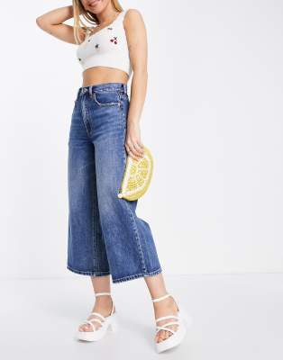 Stradivarius cropped jeans in mid blue 