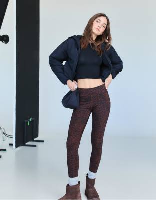 Stradivarius - Cropped-Leggings in Beige mit Cut-out-Design-Neutral