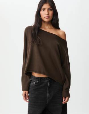 Stradivarius - Cropped Sweatshirt in Braun mit U-Boot-Ausschnitt-Brown