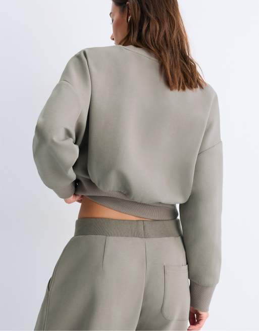 Stradivarius cropped sweatshirt met brede tailleband in bruin, 3 van 7