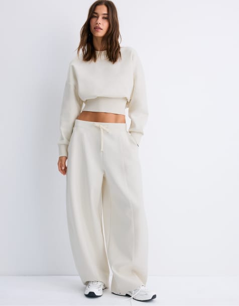 Stradivarius cropped sweatshirt met brede tailleband in vanille - view 1