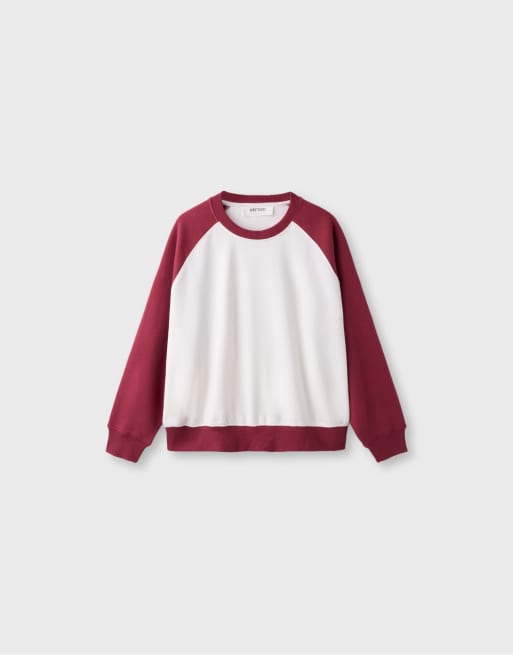 Stradivarius Cropped-Sweatshirt mit Kontrastdetails in Dunkelrot, 6 von 7