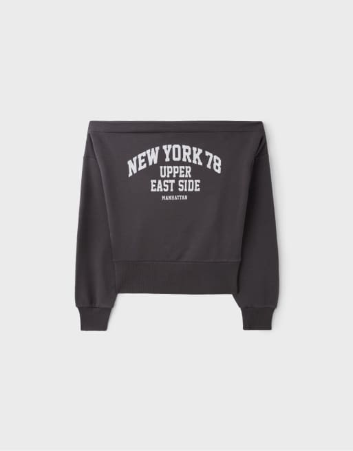 Stradivarius Cropped Sweatshirt mit U-Boot-Ausschnitt in Dunkelgrau, 6 von 7